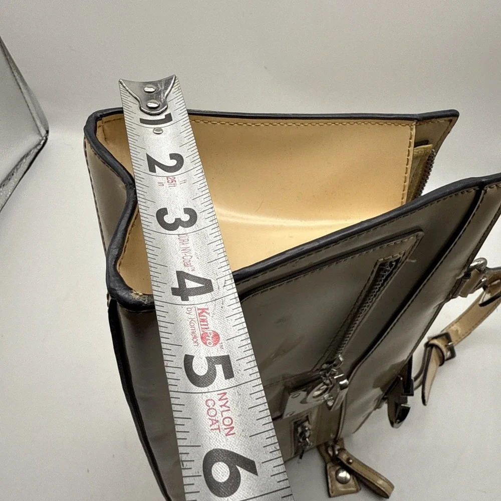 Vtg‎ Guess Purse Womens Handbag Tan Patent Leather Top Handle Buckle Y2K